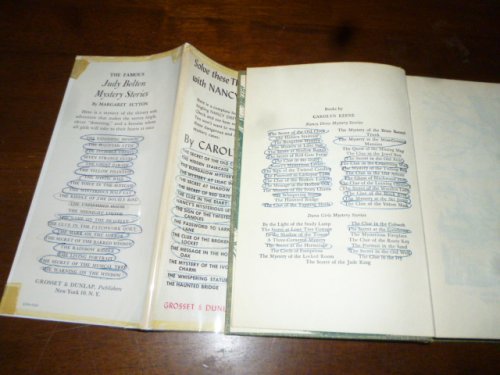 The Secret at the Gatehouse (The Dana Girls Mystery Stories)