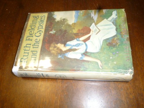 Ruth Fielding and the Gypsies or the Missing Pearl Necklance (Ruth Fielding Series)
