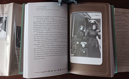 Library of Souls (The Third Novel of Miss Peregrine's Peculiar Children)