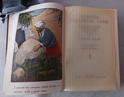 Stories Children Love: A Collection of Stories Arranged for Children and Young People of Varioius Ages