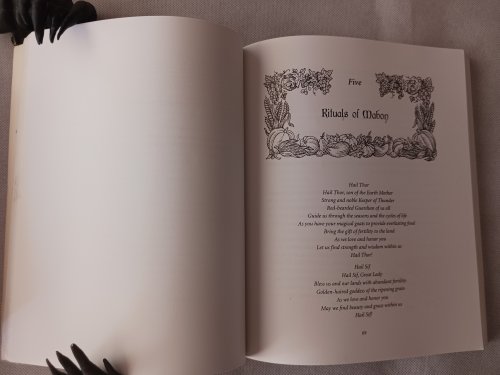 Image for Mabon: Celebrating the Autumn Equinox Mabon: Celebrating the Autumn Equinox