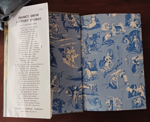 The Clue of the Velvet Mask (Nancy Drew Mystery Stories)