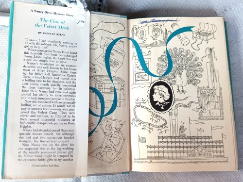 The Clue of the Velvet Mask (A Nancy Drew Mystery Story-Cameo Edition)