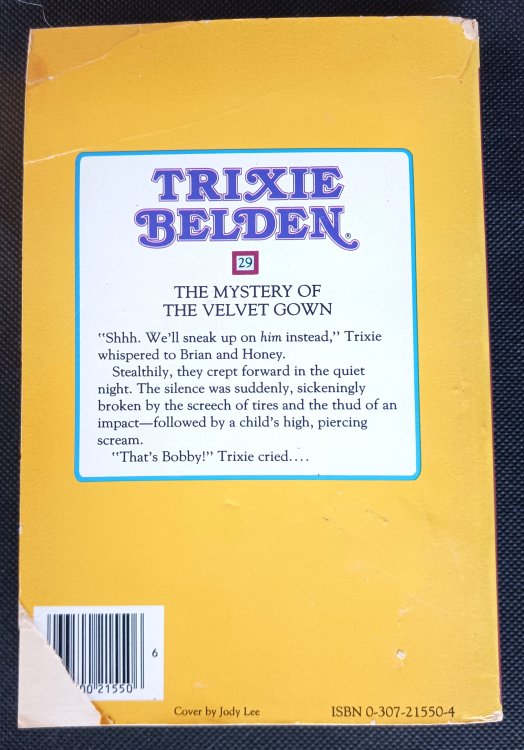 Trixie Belden: The Mystery of the Velvet Gown
