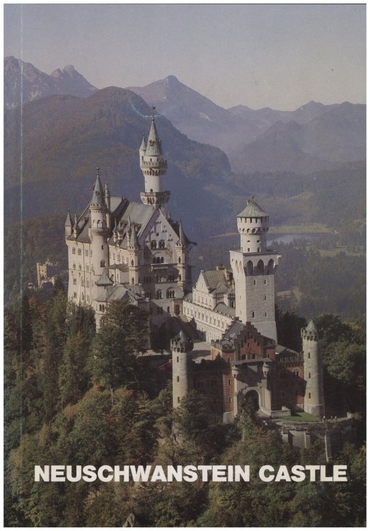 The Castle of Neuschwanstein: Official Guide