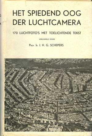 Het Spiedend Oog Der Luchtcamera: 170 Luchtfoto's Met Toelichtende Tekst