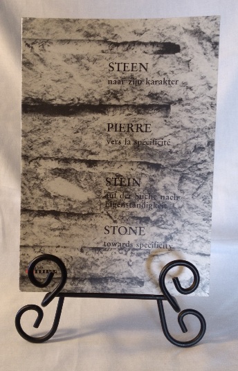 Steen naar zijn karakter. Pierre vers la specificite. Stein auf der Suche nach Eigenstndigkeit. Stone towards specificity