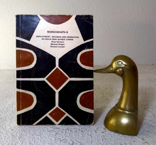 Image for Employment, Incomes and Migration in Papua New Guinea Towns Employment, Incomes and Migration in Papua New Guinea Towns