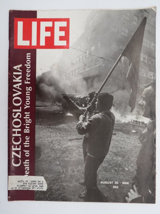 LIFE MAGAZINE, AUGUST 30, 1968 (CZECHLOSLOVAKIA - DEATH OF THE BRIGHT YOUNG FREEDOM)