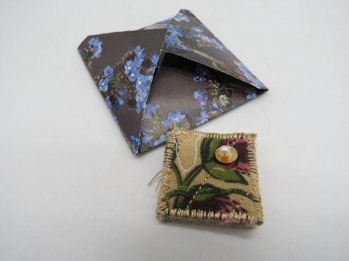 INCHIE BOOK (MINIATURE BOOK)