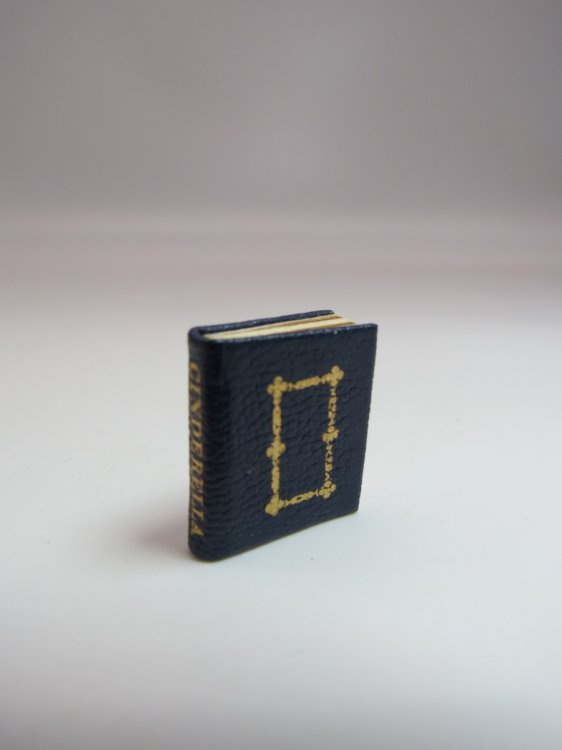 CINDERELLA (MICRO MINIATURE BOOK)