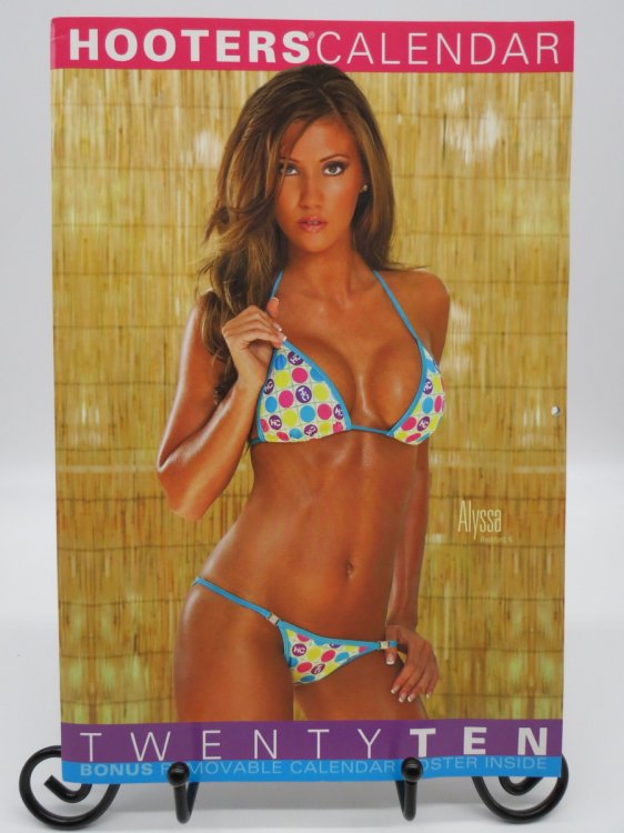 HOOTERS 2010 WALL CALENDAR