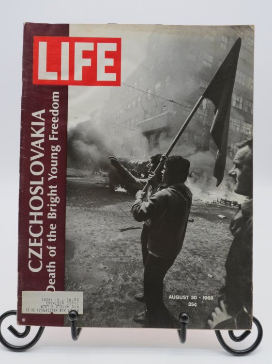 LIFE MAGAZINE, AUGUST 30, 1968 (CZECHLOSLOVAKIA - DEATH OF THE BRIGHT YOUNG FREEDOM)