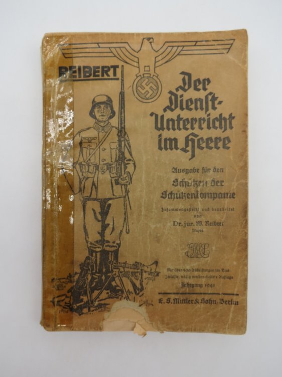 DER DIENST-UNTERRICHT IM HEERE 1941 Ausgabe Fr Den Schtzen Der Schtzenkompanie. Zusammengestellt Und Bearbeitet Von W. Reibert. Mit ber 500 Abbildungen Im Text Und 10 Mehrfarbigen Tafeln.