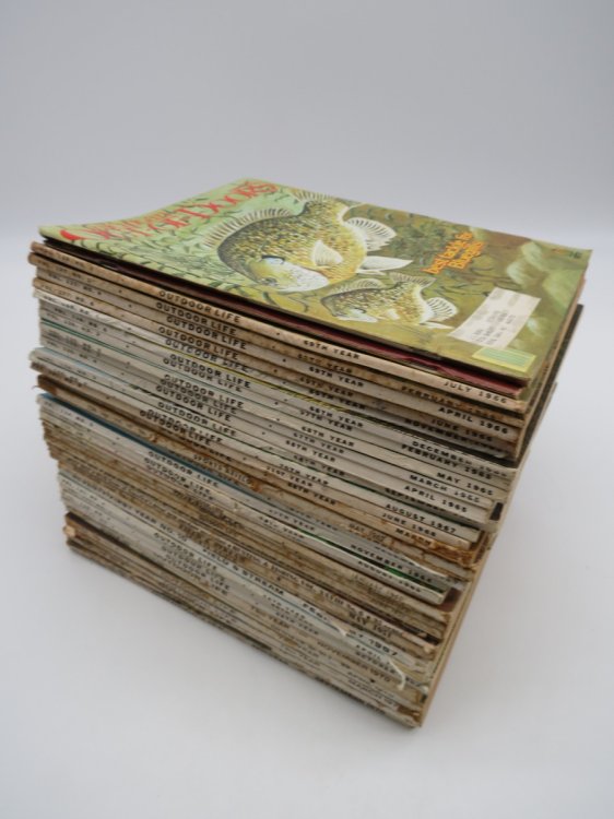 42 ISSUES OF OUTDOOR LIFE MAGAZINE 1940S-1970S LOT