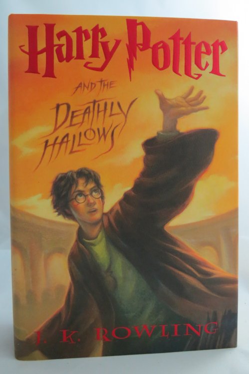 HARRY POTTER AND THE DEATHLY HALLOWS (DJ Protected by a Brand New, Clear, Acid-Free Mylar Cover)