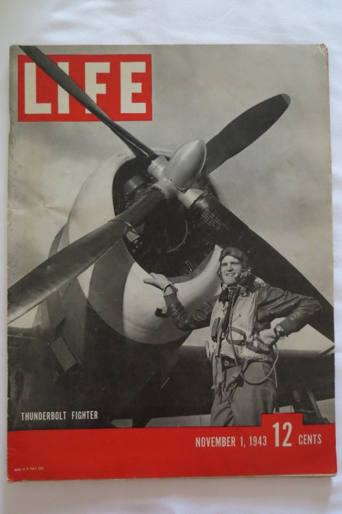 LIFE MAGAZINE - NOVEMBER 1, 1943 ( THUNDERBOLT FIGHTER)