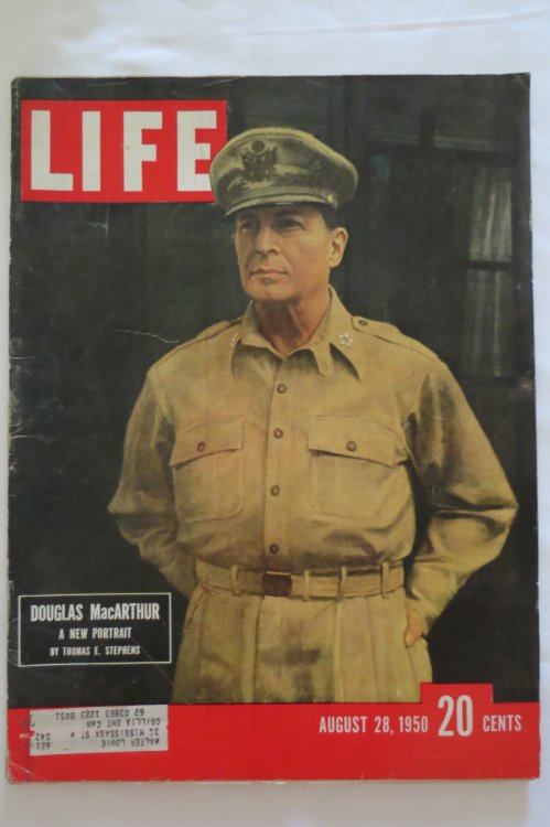 LIFE MAGAZINE, AUGUST 28, 1950 (DOUGLAS MACARTHUR A NEW PORTRAIT BY THOMAS E. STEPHENS COVER)