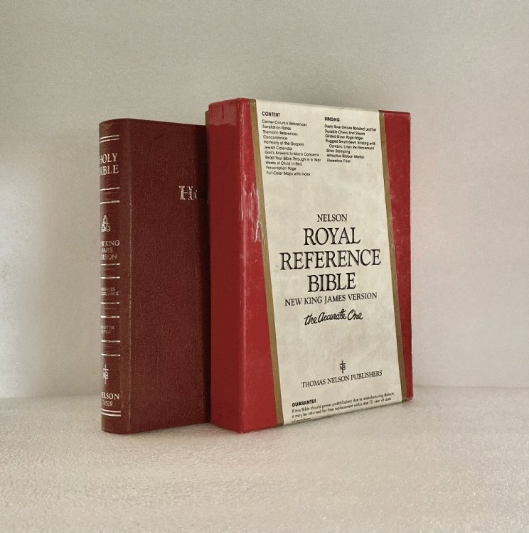 Holy Bible, New King James Version: Royal Reference Bible/Dusty Rose Bonded Leather