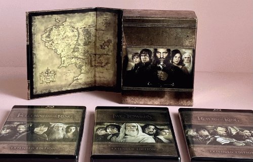 The Lord of the Rings: The Motion Picture Trilogy (The Fellowship of the Ring / The Two Towers / The Return of the King Extended Editions) [Blu-ray]
