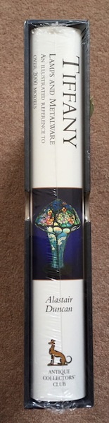 Tiffany Lamps and Metalware : An Illustrated Reference to over 2000 Models