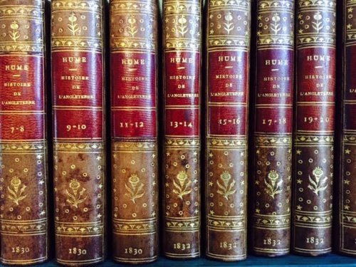 Histoire D'Angleterre, Depuis L'Invasion de Jules-Cesar Jusqu'a la Revolution de 1688. Forty volumes bound as twenty