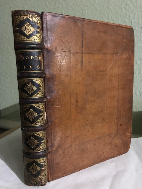 Sex. Aurelii Propertii Elegiarum Libri Quatuor, Ad fidem Veterum Membranarum sedulo castigati. Accedunt Notae, & terni Indices; Quorum primus Omnes Voces Propertianas Complectitur