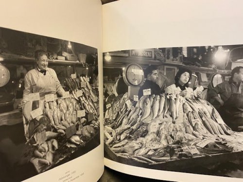 Robert Doisneau Paris : Les Halles Market
