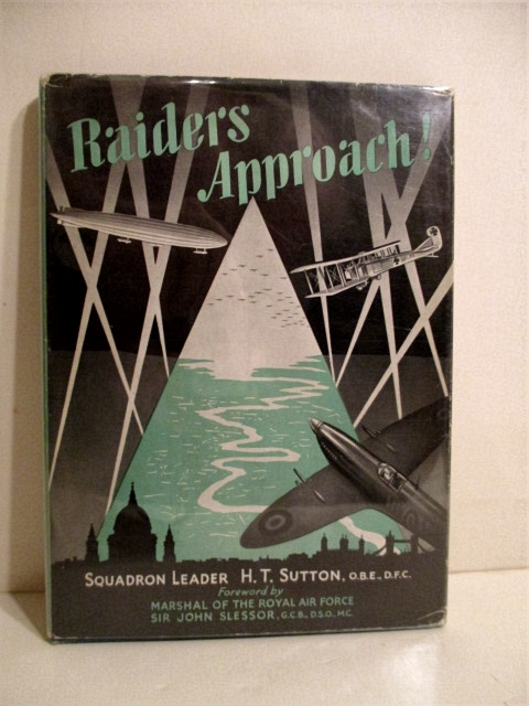 Raiders Approach! : Fighting Tradition of Royal Air Force Station Hornchurch and Sutton's Farm.