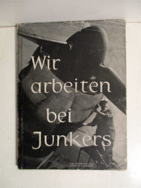 Wir Arbeiten Bei Junkers: ein Bildbericht vom praktischen Sozialismus eines deutschen Industriewerkes im Kampf um das neue Europa.