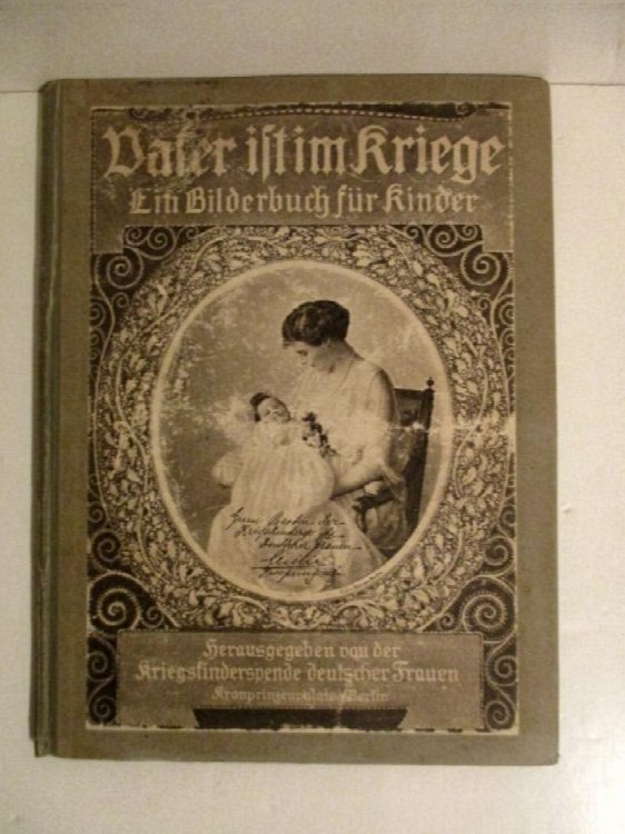 Vater ist im Krieg: ein Bilderbuch fur Kinder.
