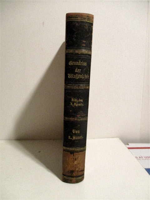 Grundriss der Waffenlehre. (Text volume).