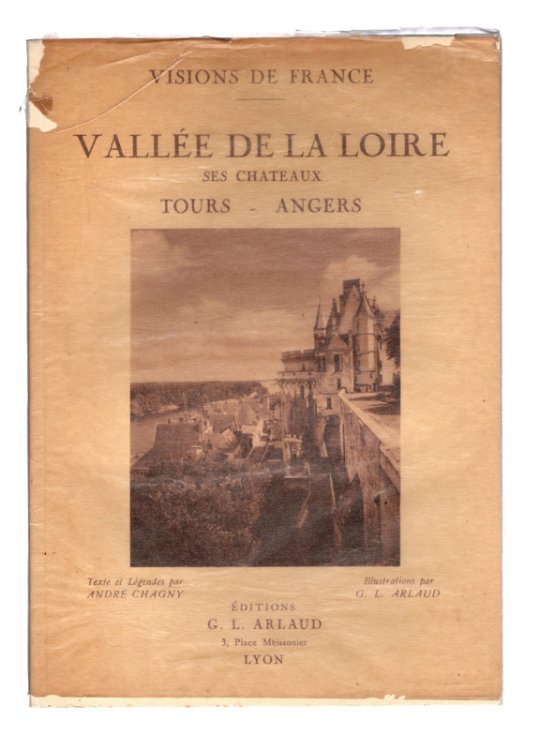 VISIONS DE FRANCE: Vallee de La Loire , ses chateaux, Tours -- Angers by Andre Chagny. VINTAGE FRENCH-LANGUAGE BOOKLET ON LOIRE VALLEY CASTLES. Lyon: G. L. Arlaud, 1933.