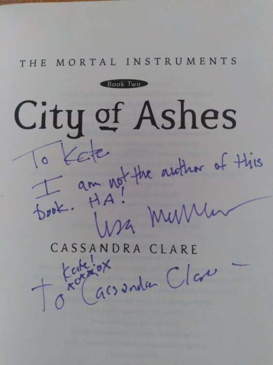 City of Ashes (The Mortal Instruments, Book 2)