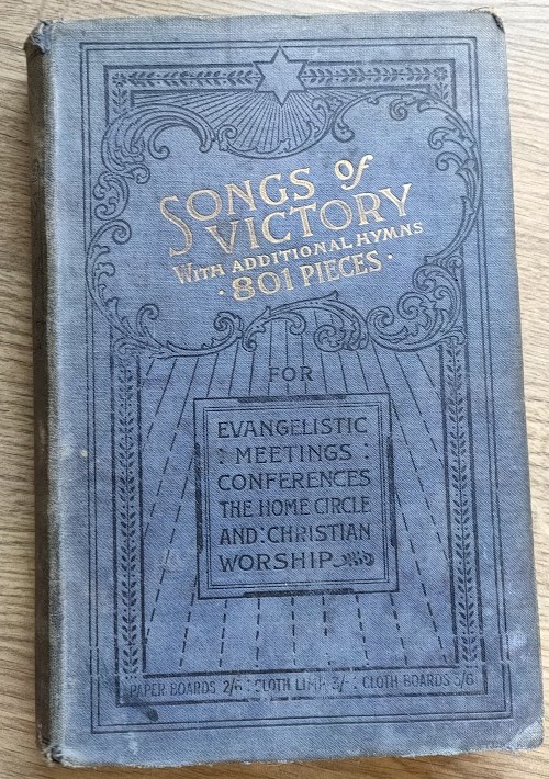 Songs of Victory. with Additional Hymns and Choruses . 801 Pieces . [music edition]