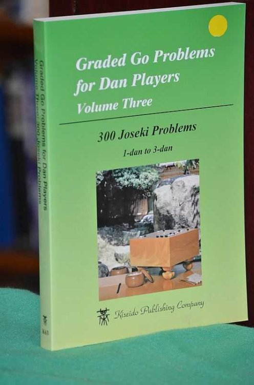 Graded Go Problems for Dan Players: Volume Three: 300 Joseki Problems 1-dan to 3-dan