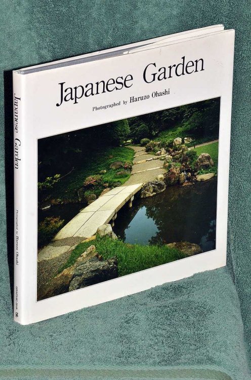 The Japanese Garden: Islands of Serenity
