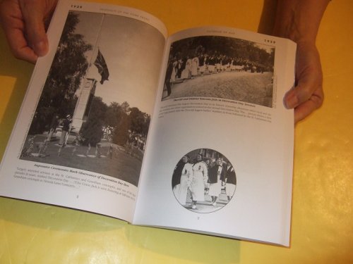 Snapshots of the Home Front, 1939 - 1941: Niagara Through the Lens -the Shots That Set the Standard ( from The Standard Collection of The St Catharines Museum )( Photos / Photographs )( Homefront / WWII / Ontario )