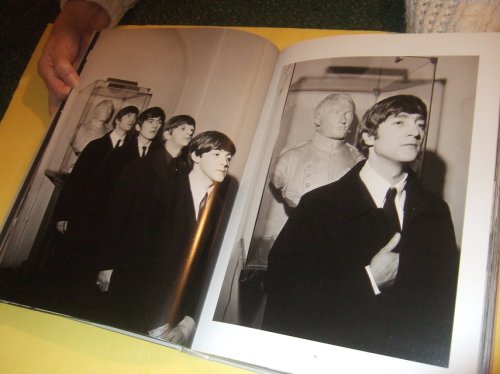 The Beatles: On the Road 1964 - 1966 -by Harry Benson ( Photographs / Photography / Photographer ) ( The Beatles - George Harrison, Ringo Starr, Paul McCartney, John Lennon related)( English / German / French Text )