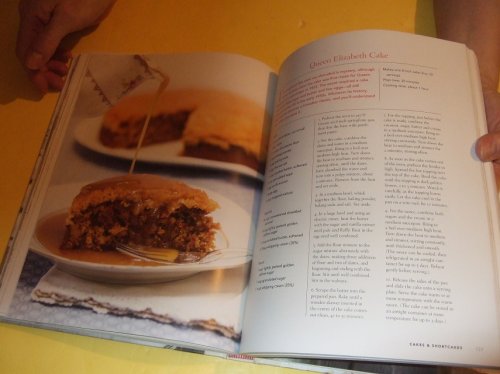 The Redpath Canadian Bake Book, Over 200 Delectable Recipes for Cakes, Breads, Desserts and More ( Redpath Sugar )( Baking / Cookbook / Cook Book )