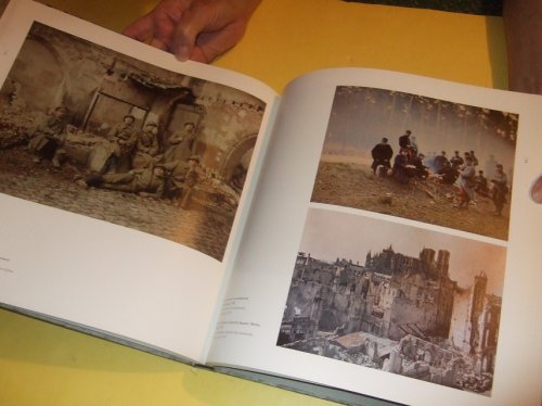 The Great War: The Persuasive Power of Photography / La Grande Guerre: Le Pouvoir D'Influence De La Photographie (inc. World War i, War of the Camera; War as Spectacle, [ WWI ] and Stereoscopic Photography in France 1914-1930); Plates; List of works)(One)