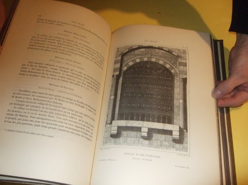 L'Art Arabe D'apres Les Monuments Du Kaire Depuis Le vii Siecle Jusqu'a La Fin Du xvii Par Prisse D'Avennes -VOLUME TEXTE ( Arab Art: As Seen Through the Monuments of Cairo from the 7th Century to the 18th )( FRENCH text)