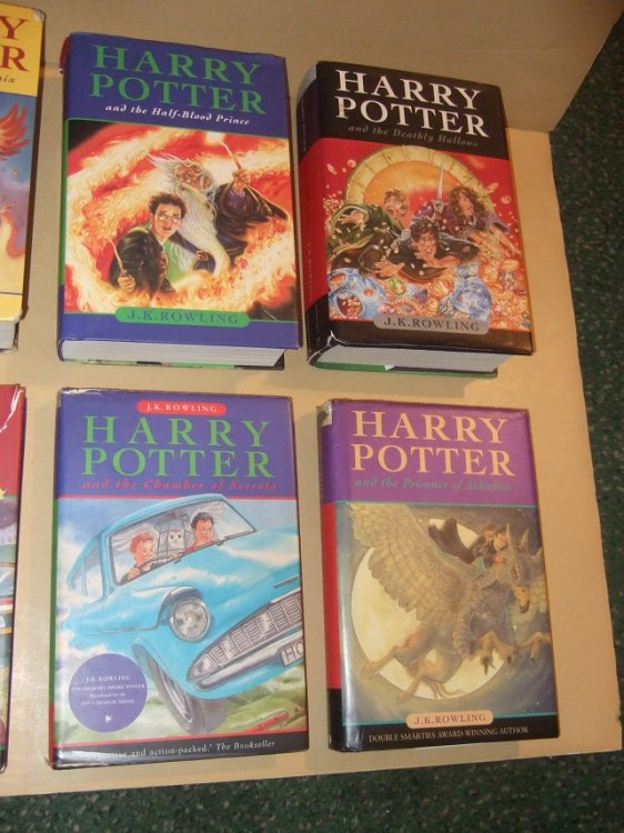 EIGHT Volumes: Harry Potter & Philosopher's Stone; Chamber of Secrets; Prisoner of Azkaban; Goblet of Fire; Order of Phoenix; Half Blood Prince; Deathly Hallows book 1 2 3 4 5 6 7 & Fantastic Beasts & Where to Find Them