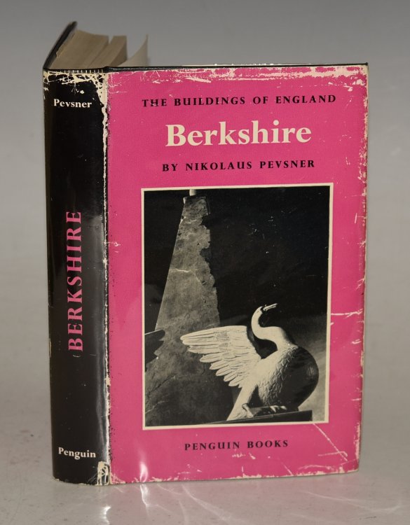 Berkshire. The Buildings of England.