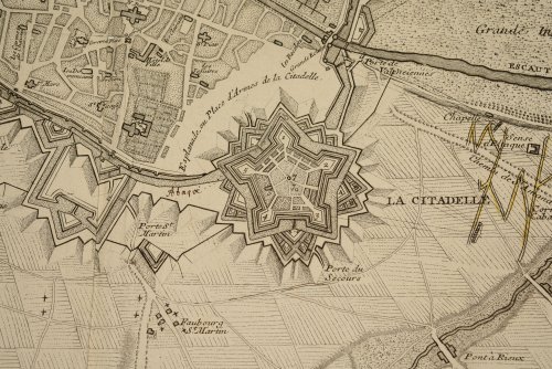 Original Engraved Antique Map of The PLAN DE TOURNAY / Ville Episcopale, ou il y à un Parlement, Capitalle / du Tournesis Scitué sur la Riviere de l’Ecaut / Eloigne de Cinq Lieues de Lille, à Six de Valentiē / nes, a Quatre de Menin, Sept de Douay