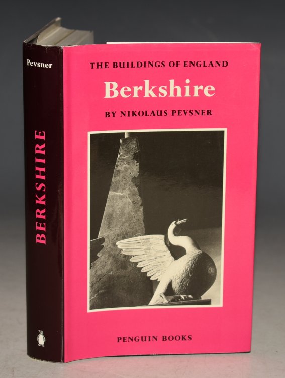 Berkshire. The Buildings of England.