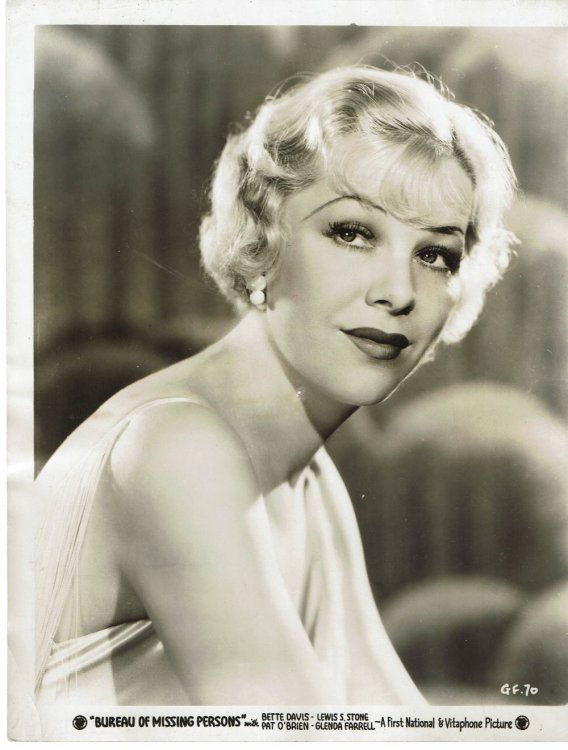 A VINTAGE PUBLICITY PHOTOGRAPH of Hollywood Movie Actress GLENDA FARRELL in 