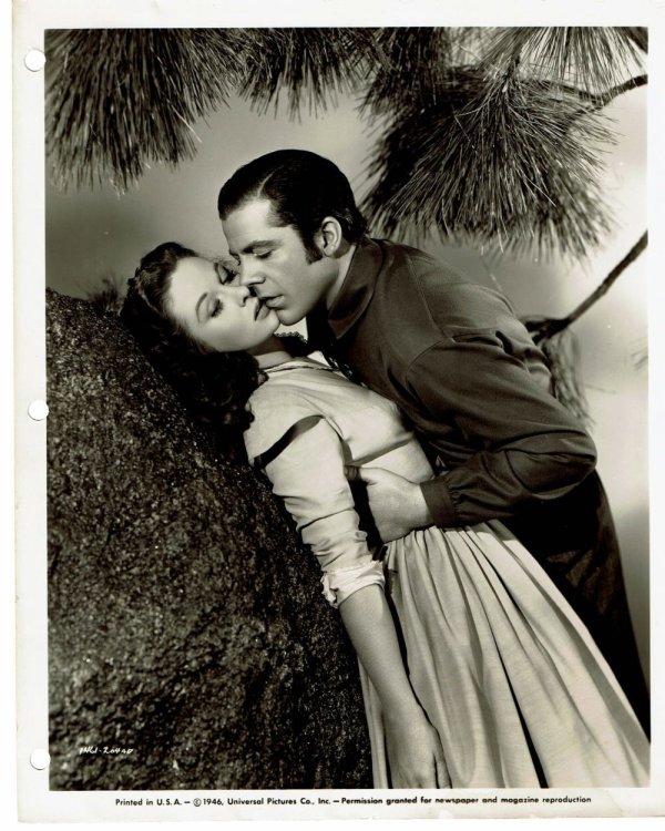 A VINTAGE PUBLICITY PHOTOGRAPH of Hollywood Movie Stars SUSAN HAYWARD and DANA ANDREWS in a romantic scene from Universal Studios' 
