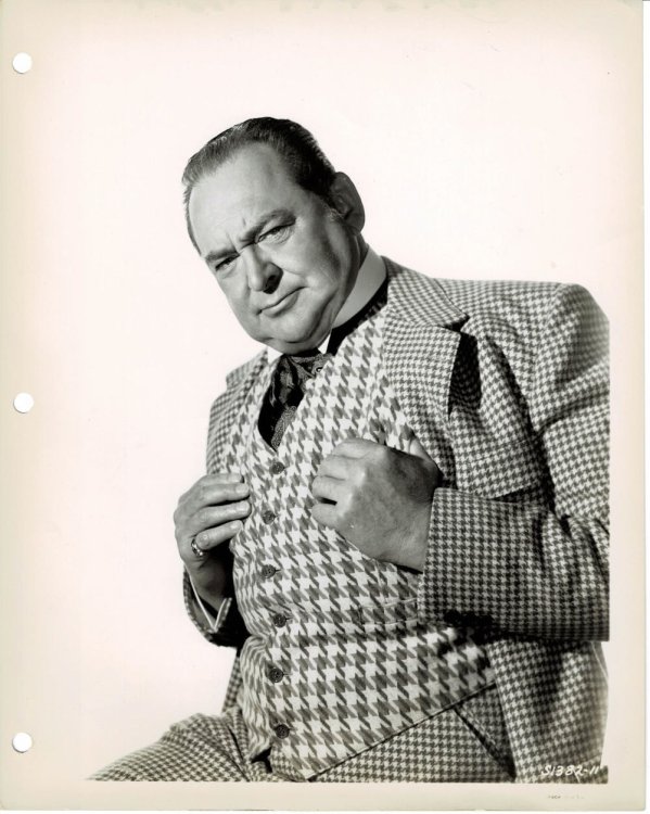 A VINTAGE PUBLICITY PHOTOGRAPH of the Screen & Stage Actor EDWARD ARNOLD.