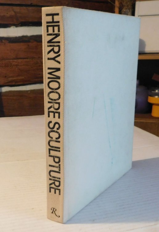 HENRY MOORE SCULPTURE, with comments by the artist. Inrtroduction by Franco Russoli. Edited by David Mitchinson.